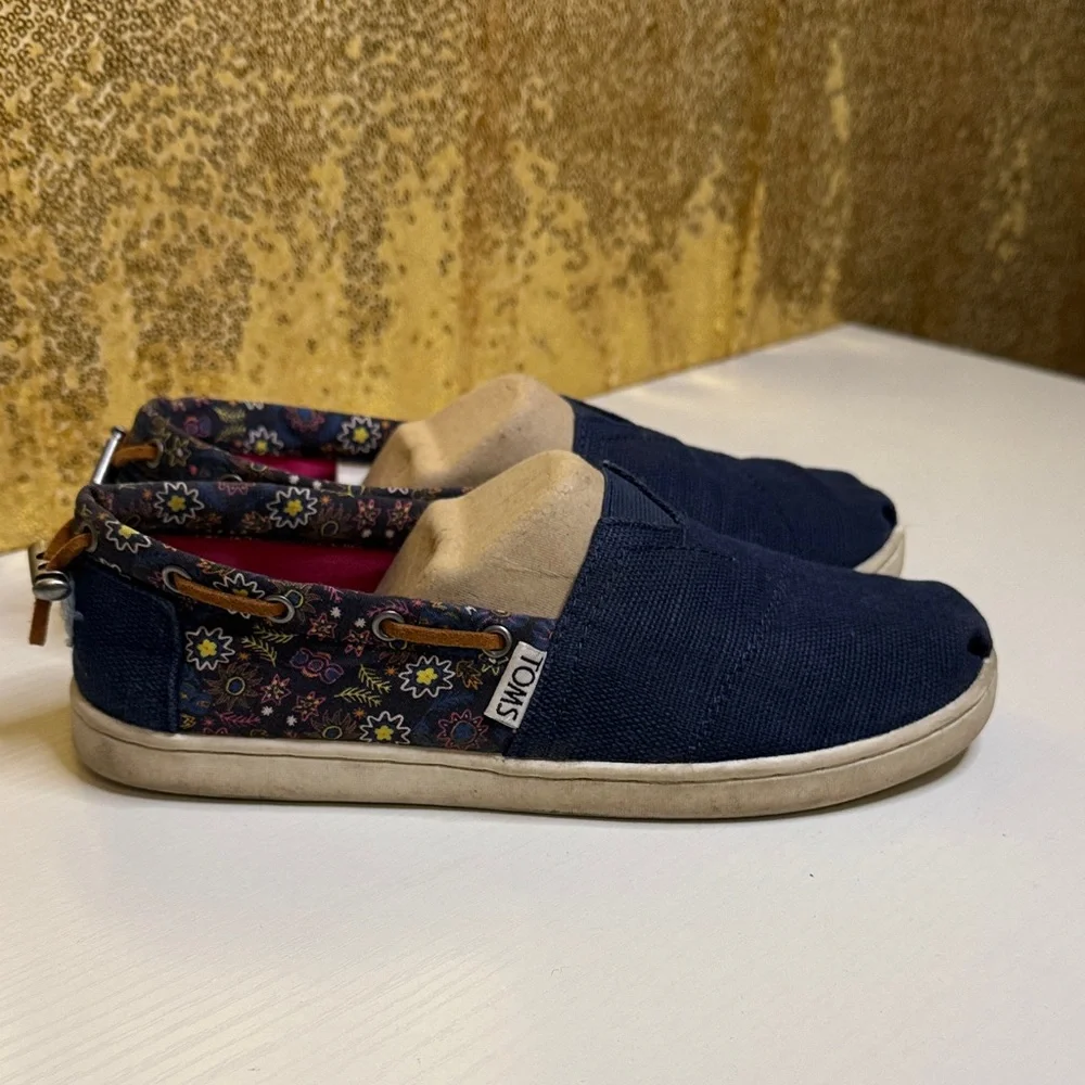 TOMS Mimini Kids Navy Moccasins with Floral Accent